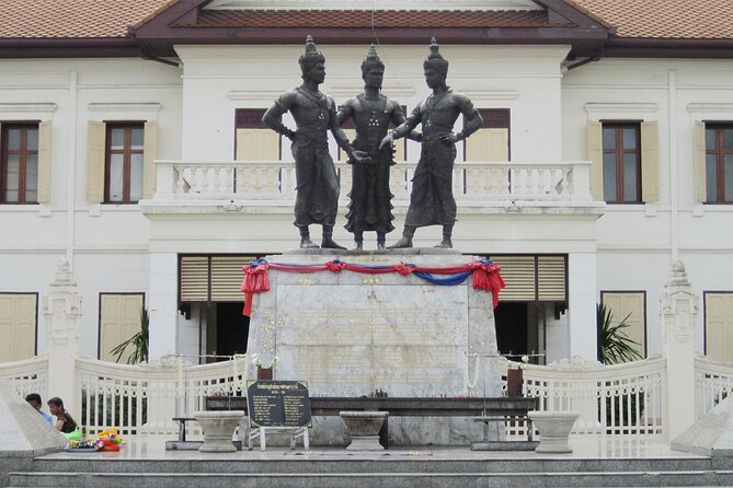 No.1 Chiang Mai: Historical City Bike Tour - Markets, food, and lunch on the move