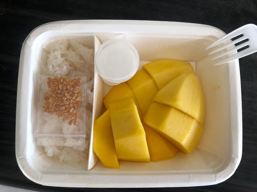 No Diet Club - Local food tour in Bangkok with many tastings - Who will get the most from this Bangkok food tour