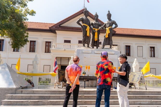 Old Town History and Culture Walking Tour at Chiang Mai - Wat Phra Singh and the details of Lanna design