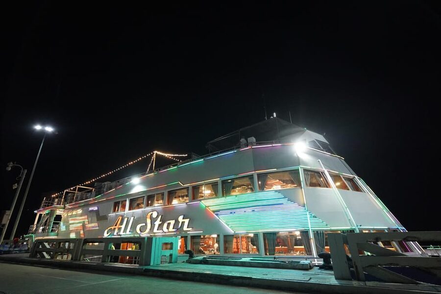 Pattaya: All Star Dinner Cruise, Cabaret Show & Beer Buffet - Arriving at Balihai Pier for the 6:30 pm sailing