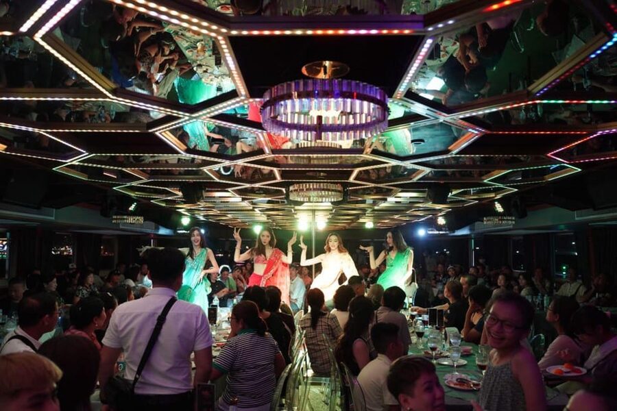 Pattaya: All Star Dinner Cruise, Cabaret Show & Beer Buffet - Music, dancing, and the final 20 minutes