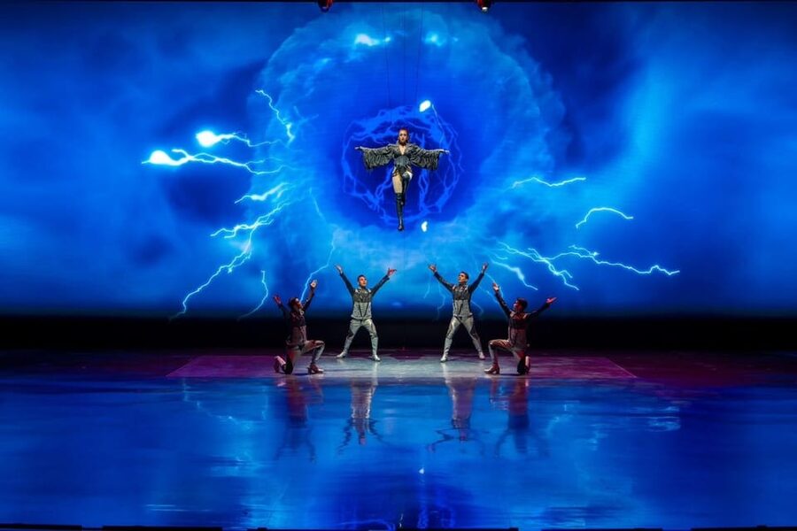 Pattaya: Colosseum Show Experience - Costumes, music, and the main performance
