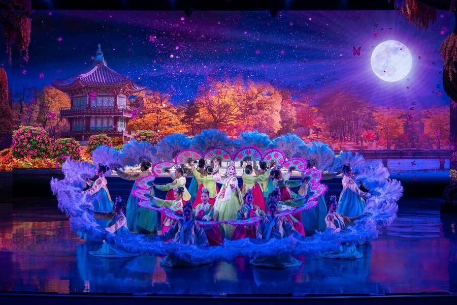 Pattaya: Colosseum Show Experience - Seating for more than 1,000 people