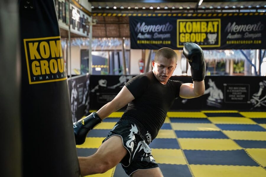 Pattaya: Muay Thai Boxing Introduction Class for Beginners - Practicing clinching with your instructor