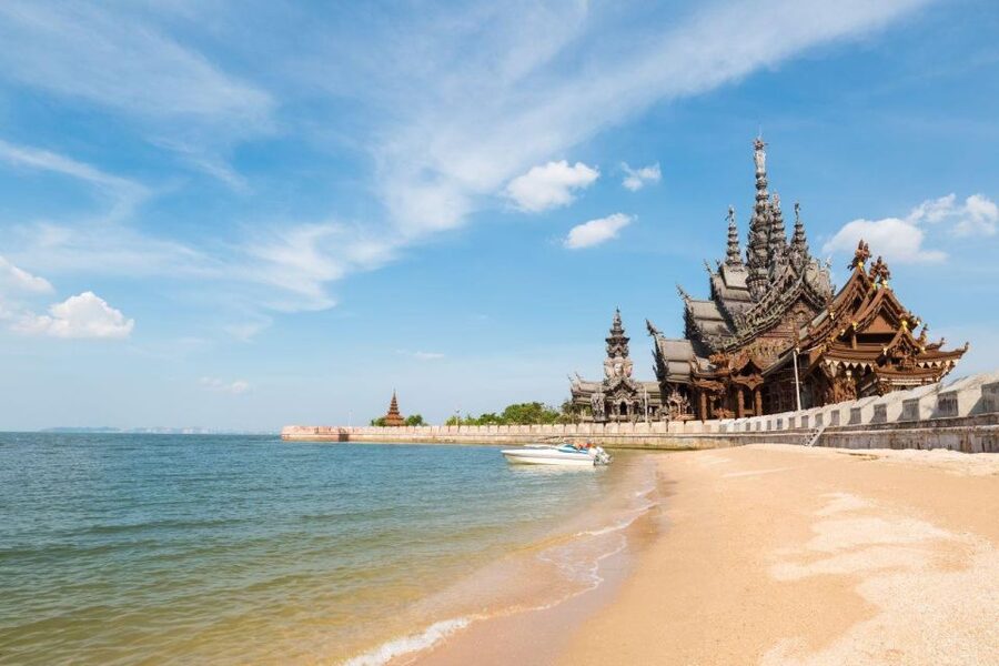 Pattaya: The Sanctuary of Truth Admission Ticket - Heat, crowds, and other practical concerns