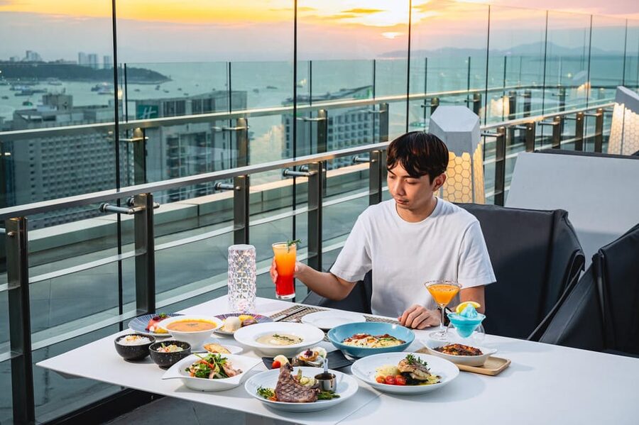 Pattaya: The Sky 32 at Grande CentrePoint Hotel - Who will enjoy this Pattaya evening most