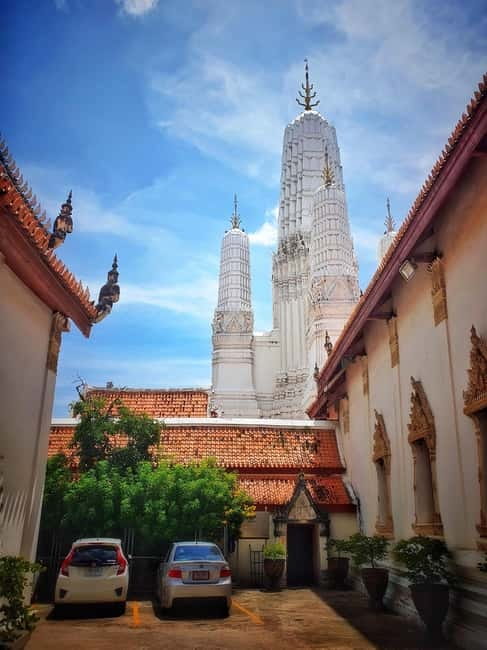 Petchaburi Temples & Royal Palace - small Join Group Tour - Wat Mahathat Worawihan and Phetchaburi’s older traditions
