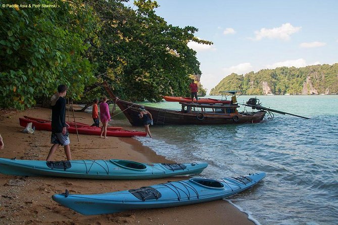 Phang Nga Bay kayaking day trip - Entering a hong, Phang Nga Bay’s natural room