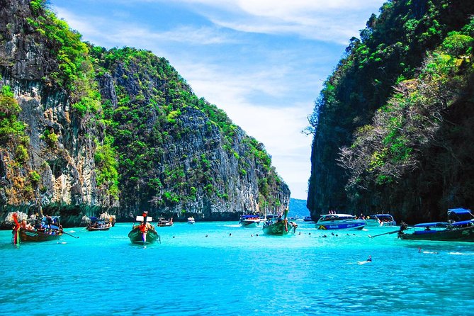 Phi Phi & Bamboo Islands Snorkeling Tour with Lunch by Speedboat - Lunch at Ton Sai Bay on Phi Phi Don