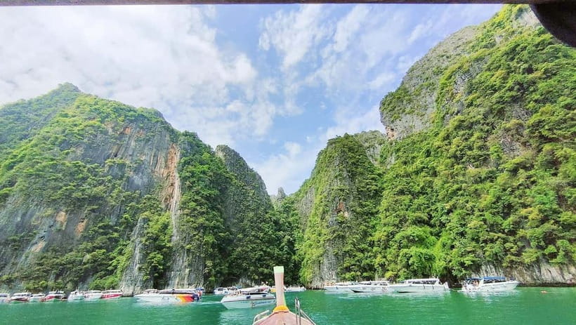 Phi Phi: Half Day Long Tail Boat to Maya Bay - A short long-tail route with a lot packed in