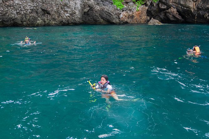 Phi Phi Islands Adventure Day Trip w/ Seaview Lunch by V. Marine - Phi Phi Don lunch with a seaview