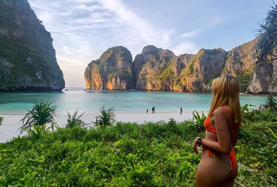 Phi Phi: Morning Speedboat Tour to Maya Bay with Snorkel - Pileh Lagoon and the value of the tide