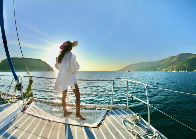 Phuket: Coral Island Catamaran Cruise with Sunset Dinner - Koh Hey and Kahung Beach