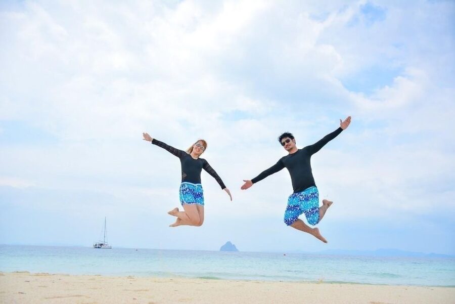 Phuket: Coral Island Half-Day Tour by Speedboat - Optional parasailing, kayaking, and other activities