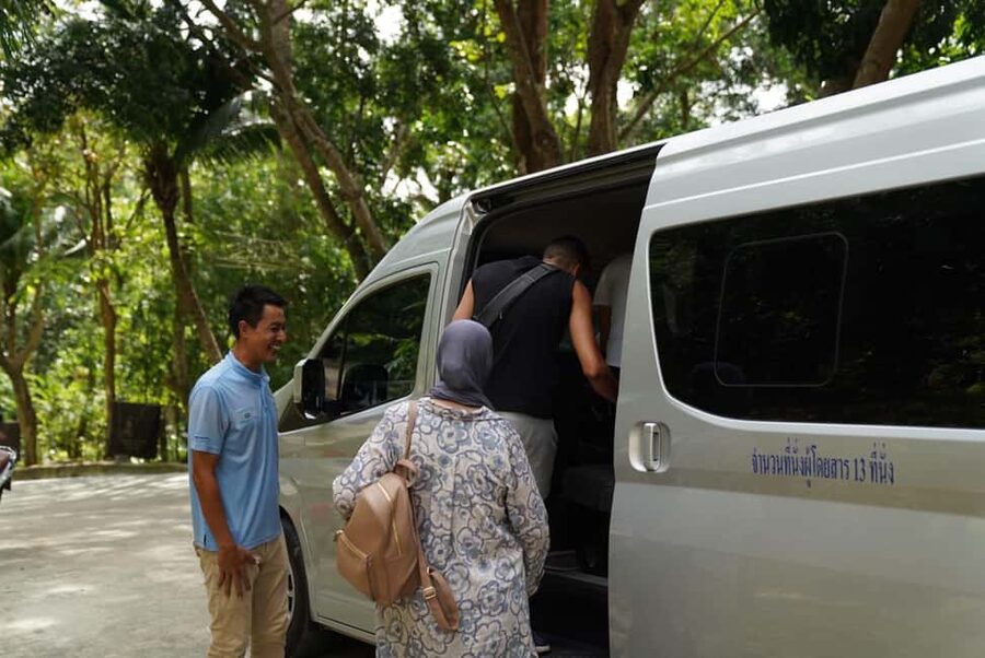 Phuket : Guided Tour to Elephant Sanctuary with Transfers - A short visit with a clear purpose