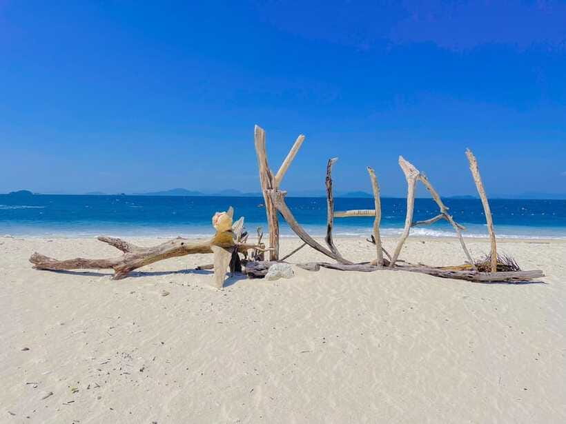 Phuket: KHAI ISLANDS TOUR with LUXURY SPEEDBOAT - Guide service and the human side of the trip
