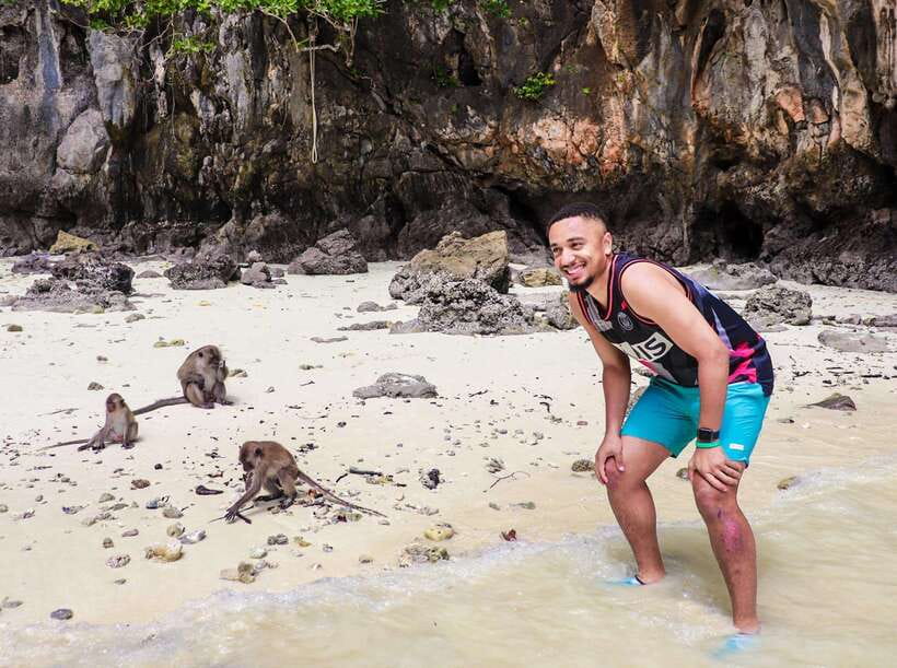Phuket: PhiPhi, Maya Bay & Khai Island Day Tour with Lunch - Phi Phi Don: lunch and a short break