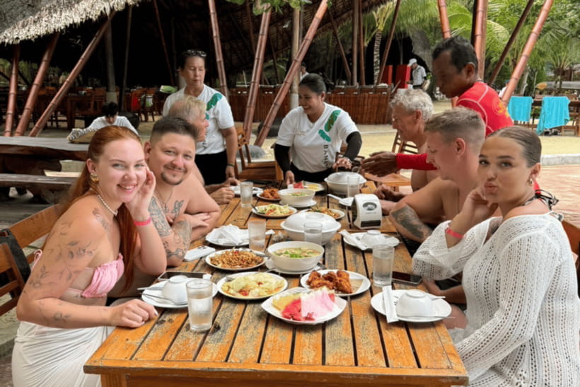 Phuket: Racha and Coral Islands Speedboat Trip with Lunch - What the guide and language support are like