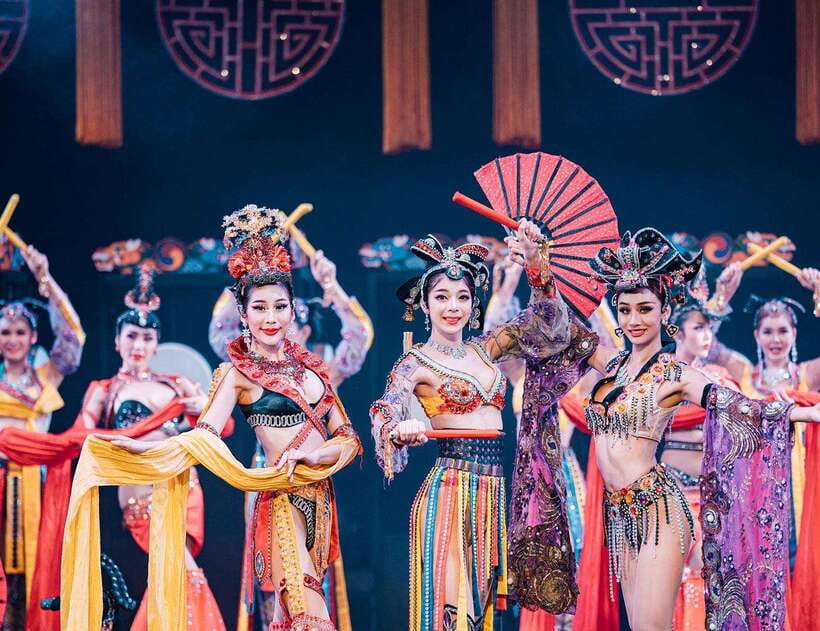 Phuket: Simon Cabaret Show VIP Tickets - Cameras, comfort, and simple rules