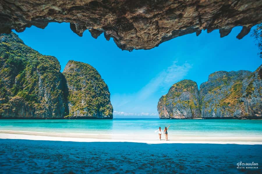 Phuket: Speedboat Day Trip to Phi Phi and Maya Bay - Lunch and free time on Phi Phi Don