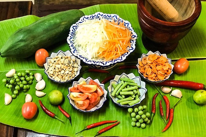 Pink Chili - Thai Cooking Class and Market Tour in Bangkok - Cooking with Pimmy and the sous chef