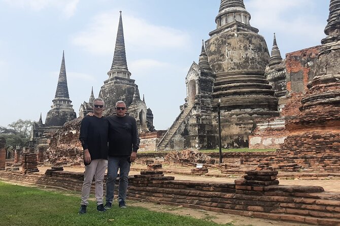 Private Ayutthaya Day Tour from Bangkok With Lunch - Wat Mahathat and the Buddha head in tree roots