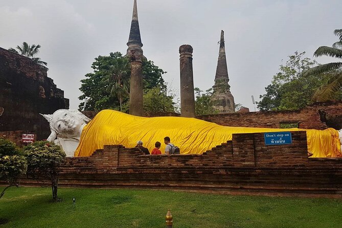 PRIVATE Ayutthaya + SUNSET Boat Tour + Light up The NIGHT - Guides, drivers, and the private format