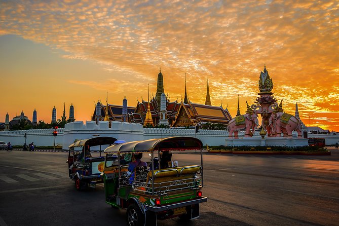 Private Bangkok Tuk Tuk Sunset Long-tail Night Lights - Meeting your guide and starting on the river