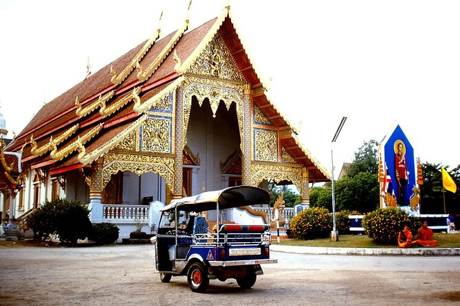 Private Chiang Mai Old City Half Day Tuk Tuk Tour - Three Kings Monument and the center of the Old City