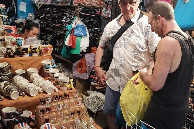 Private Exclusive Guided Chatuchak Weekend Market Shopping Tour - Food, drinks, and the lunch question