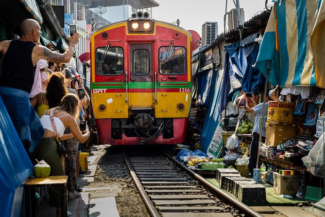 Private Floating Market, Train Market and After Rain Cafe Tour - Damnoen Saduak: canals, boats, and plenty of activity