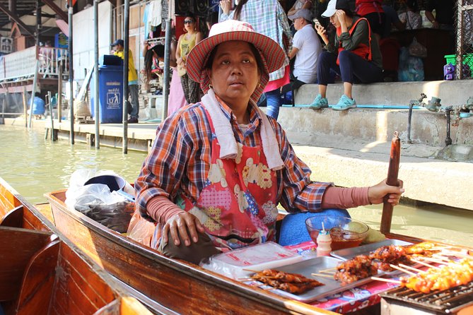 Private Guided Tour to Train Market and Damnoensaduak Floating Market - Mae Klong Railway Market: a quick, dramatic stop