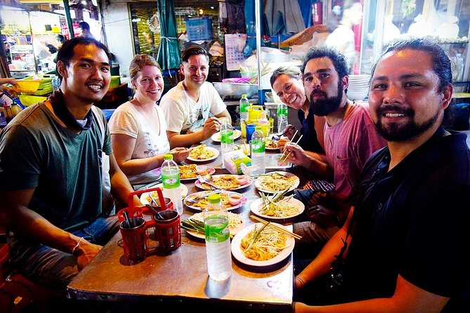 PRIVATE - STEET FOOD TOUR CHINA TOWN incl. food and drinks - The Chinatown gate and a quick local introduction
