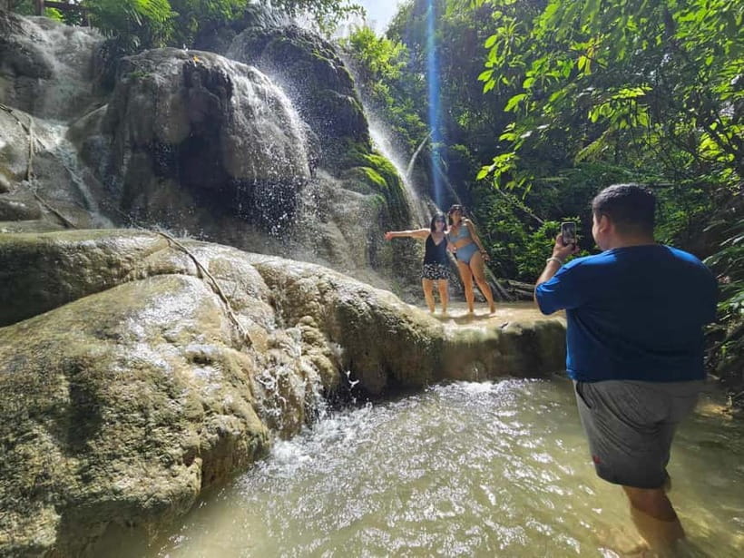 Private : Sticky Waterfall & Secret Temple & Karen Village. - One hour with the Karen Long Neck community