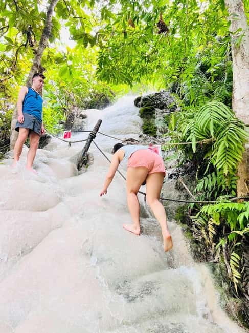 Private : Sticky Waterfall & Secret Temple & Karen Village. - A quiet cave temple in the forest