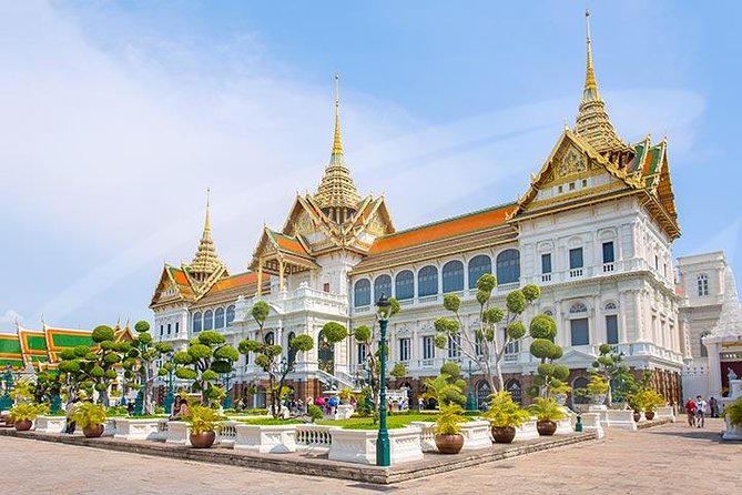 Private Tour: Bangkok's Grand Palace Complex and Wat Phra Kaew - Wat Phra Kaew and the 45-centimeter Emerald Buddha