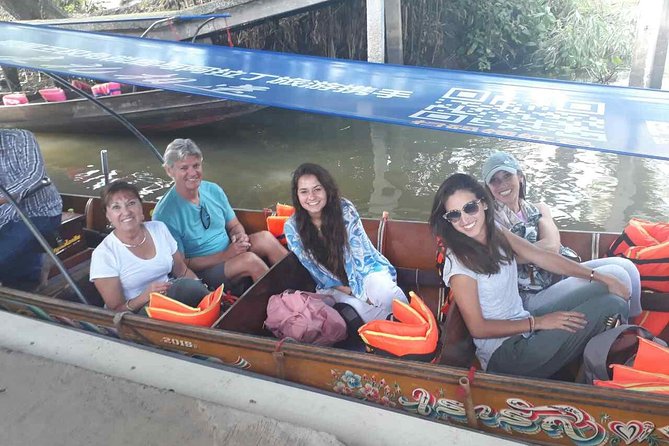 Private Tour: Floating Market and Maeklong Tour from Bangkok - Wat Phet Samuth Woravihan and Wat Bang Kung