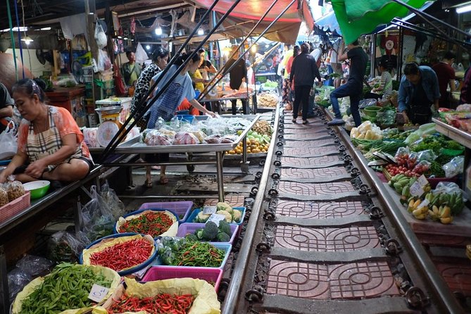 Private Tour from Bangkok: Railway and Floating Markets Tour - What a private guide changes on this outing