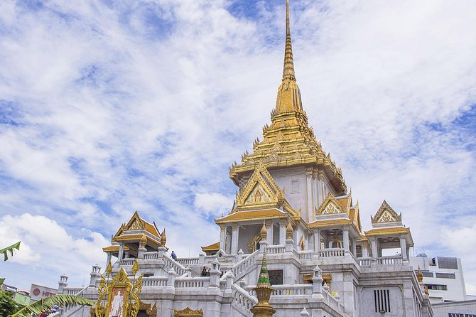 Private Tour of Bangkok's Temples Including Reclining Buddha (Wat Pho) - The flower market and the Gems Gallery stop