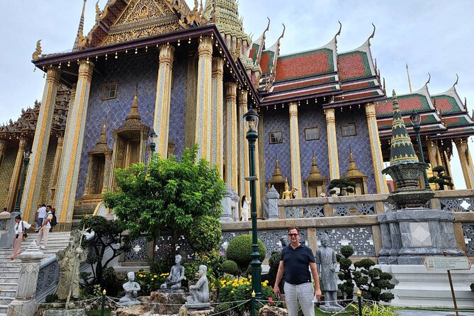 Private Tour: Temples Tour of Bangkok - The guide can make or break the morning