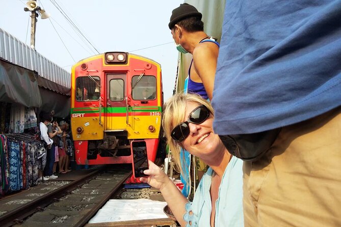 Private tour to Floating & Railway markets (multi-lang: EN ZH ES IT FR DE) - Seeing the market from the train and ground
