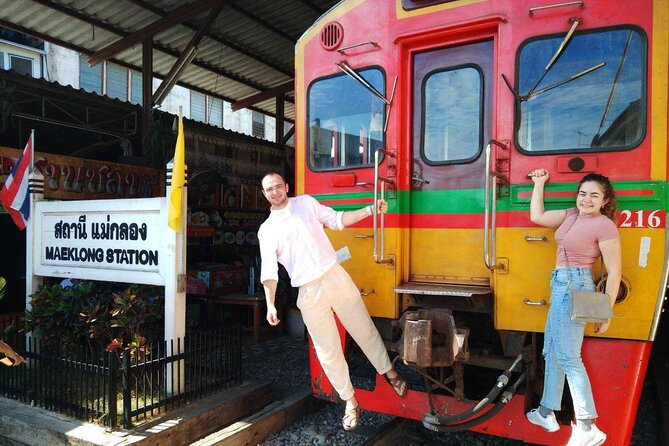 Private tour to Floating & Railway markets (multi-lang: EN ZH ES IT FR DE) - A 20-minute look at coconut sugar production