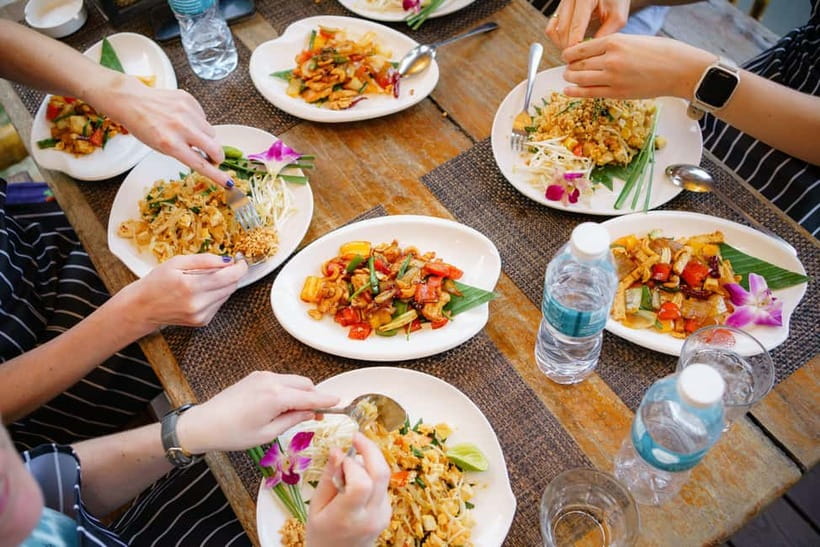 Railay: Hands-On Thai Cooking Class at Railay Beach - What makes the chef important