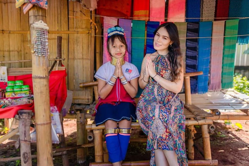 Red, Blue, White Temples & Hot Spring Trip from Chiang Mai - Lunch and the practical rhythm of the day