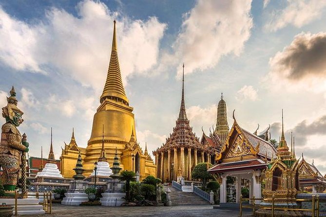 Royal Grand Palace and Bangkok Temples: Half Day Tour - Why this half-day route works in Bangkok