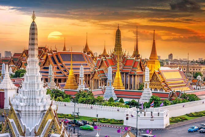 Royal Grand Palace and Bangkok Temples: Half Day Tour - Wat Pho, the reclining Buddha, and quiet image-filled halls
