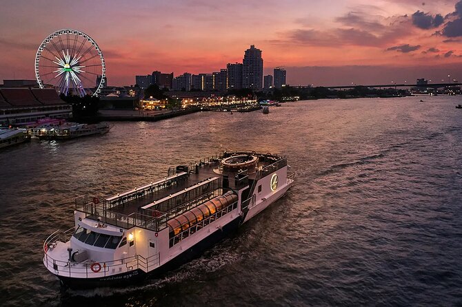 Saffron: A Luxurious Dinner Voyage on the River of Kings - The Moon Deck welcome and the first course