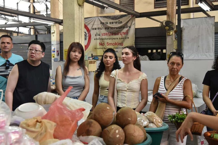 Sathon: Hands-on Thai Cooking Class & Market Tour in Bangkok - Making coconut milk and curry paste by hand