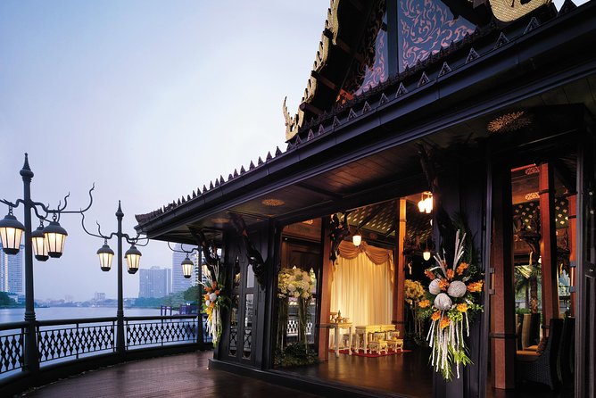 Shangri-La Hotel's Salathip Thai Restaurant Experience - How the timing shapes your night