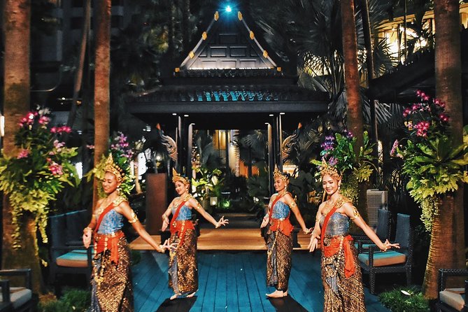 Shangri-La Hotel's Salathip Thai Restaurant Experience - Who will enjoy this evening most?